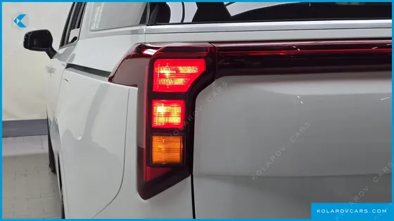 KIA CARNIVAL 9-SEATER PRESTIGE