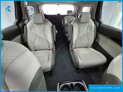 KIA CARNIVAL GASOLINE 9-SEATER SIGNATURE