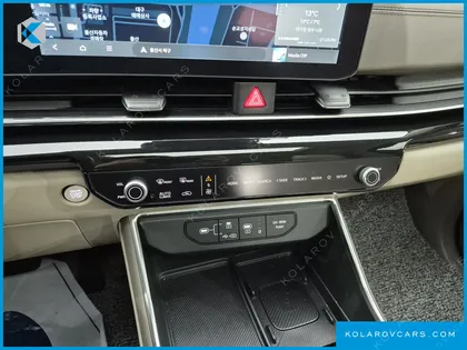 KIA CARNIVAL GASOLINE 9-SEATER SIGNATURE