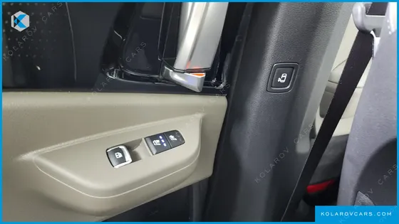 KIA CARNIVAL GASOLINE 7-SEATER SIGNATURE