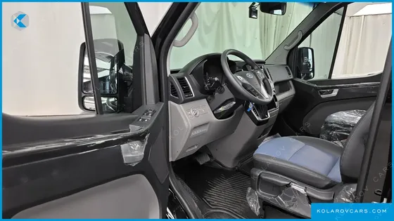 HYUNDAI SOLATI 15-SEATER
