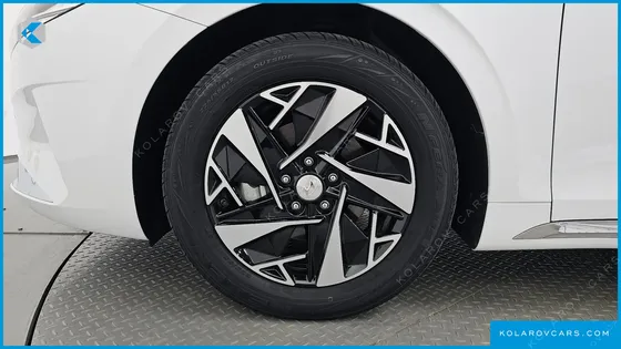 HYUNDAI GRANDEUR LE BLANC