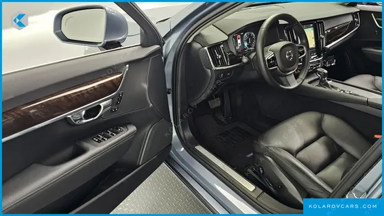 VOLVO S90 T5 MOMENTUM