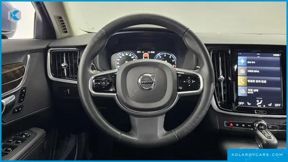 VOLVO S90 T5 MOMENTUM