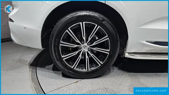 VOLVO XC60 B5 INSCRIPTION