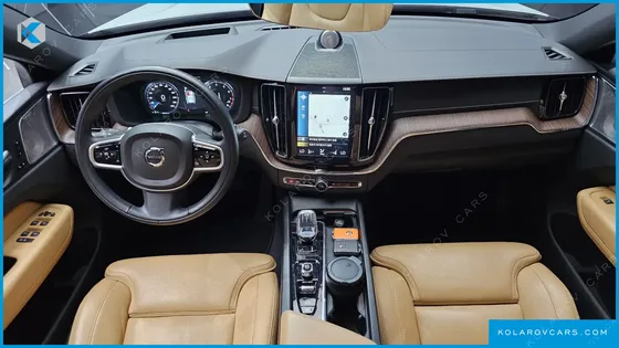 VOLVO XC60 B5 INSCRIPTION