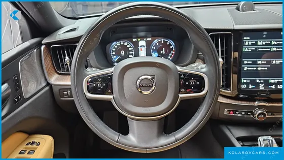 VOLVO XC60 B5 INSCRIPTION