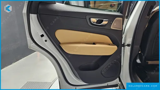 VOLVO XC60 B5 INSCRIPTION