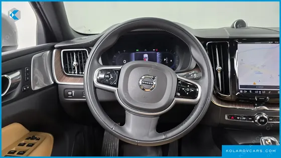 VOLVO XC60 B6 INSCIRTION