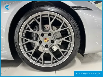 PORSCHE 911 CARRERA 4