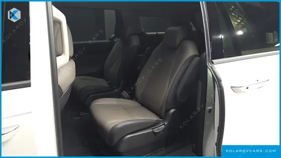 KIA CARNIVAL 9-SEATER NOBLESSE