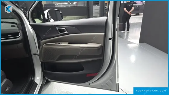 KIA CARNIVAL 9-SEATER NOBLESSE