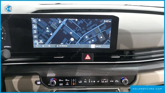 KIA CARNIVAL GASOLINE 9-SEATER SIGNATURE