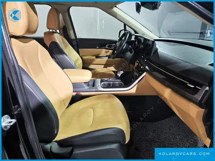 KIA CARNIVAL 9-SEATER PRESTIGE