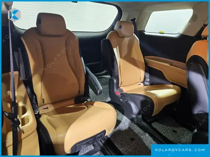 KIA CARNIVAL 9-SEATER PRESTIGE