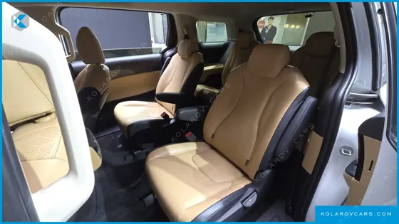 KIA CARNIVAL 9-SEATER PRESTIGE