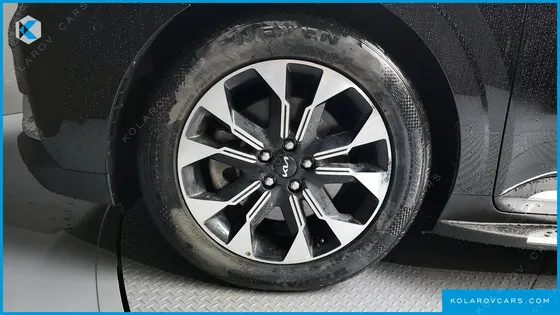 KIA CARNIVAL 9-SEATER SIGNATURE