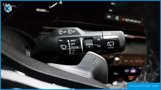 KIA CARNIVAL 9-SEATER SIGNATURE