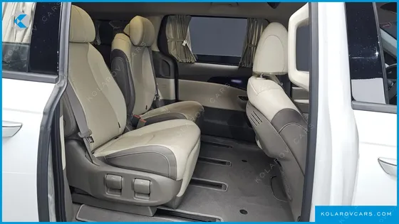 KIA CARNIVAL 7-SEATER HI-LIMOUSINE