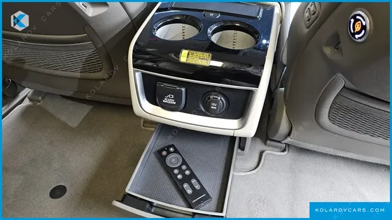 KIA CARNIVAL 7-SEATER HI-LIMOUSINE