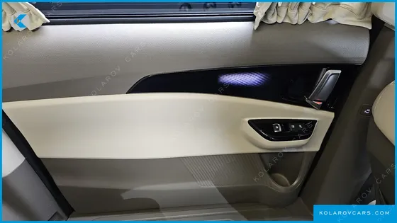 KIA CARNIVAL 7-SEATER HI-LIMOUSINE