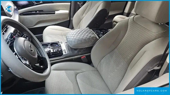 KIA CARNIVAL 7-SEATER HI-LIMOUSINE