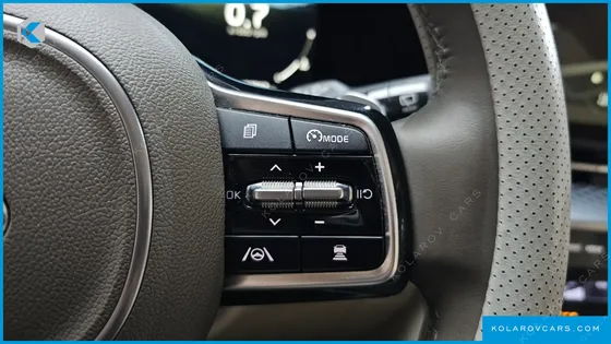 KIA CARNIVAL 7-SEATER HI-LIMOUSINE