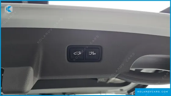 KIA CARNIVAL 7-SEATER HI-LIMOUSINE