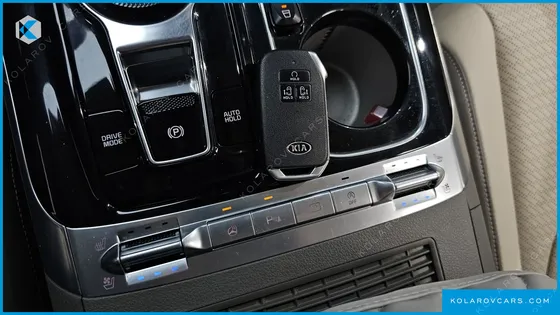 KIA CARNIVAL 7-SEATER HI-LIMOUSINE