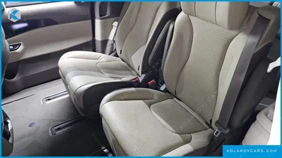 KIA CARNIVAL 7-SEATER HI-LIMOUSINE