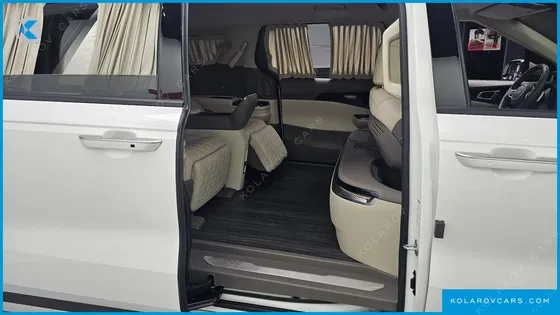 KIA CARNIVAL GASOLINE 4-SEATER HI-LIMOUSINE