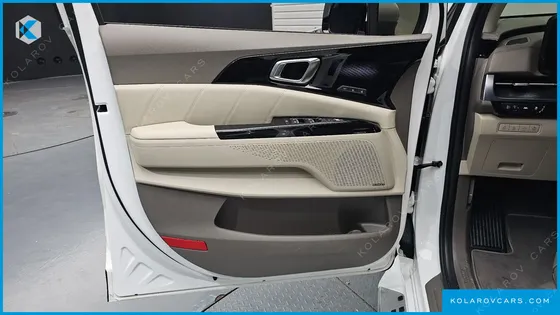 KIA CARNIVAL GASOLINE 4-SEATER HI-LIMOUSINE