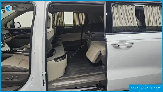 KIA CARNIVAL GASOLINE 4-SEATER HI-LIMOUSINE