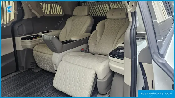 KIA CARNIVAL GASOLINE 4-SEATER HI-LIMOUSINE