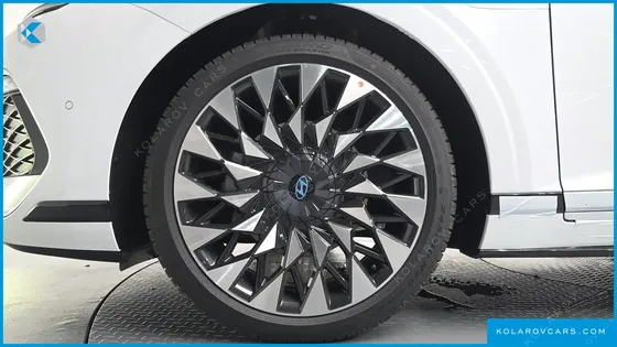 HYUNDAI GRANDEUR 2.5 GASOLINE  2WD