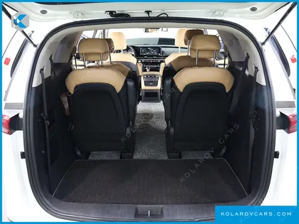 KIA CARNIVAL 9-SEATER PRESTIGE
