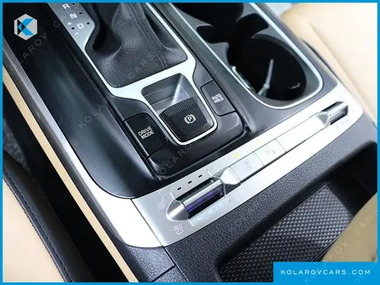 KIA CARNIVAL 9-SEATER PRESTIGE