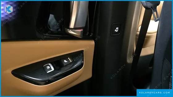 KIA CARNIVAL GASOLINE 9-SEATER SIGNATURE