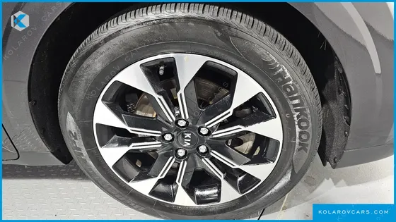 KIA CARNIVAL 9-SEATER SIGNATURE