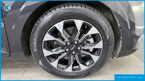 KIA CARNIVAL GASOLINE 7-SEATER NOBLESSE