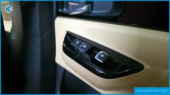 KIA CARNIVAL GASOLINE 7-SEATER NOBLESSE