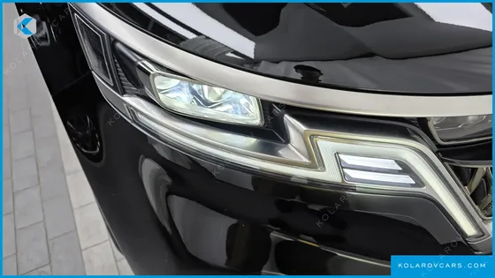 KIA CARNIVAL GASOLINE 9-SEATER SIGNATURE