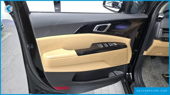 KIA CARNIVAL GASOLINE 9-SEATER SIGNATURE