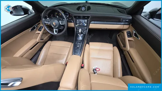PORSCHE 911 CARRERA 4 GTS CABRIOLET