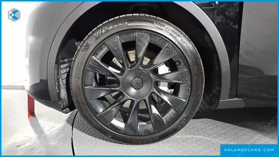 TESLA MODEL Y STANDARD RANGE RWD