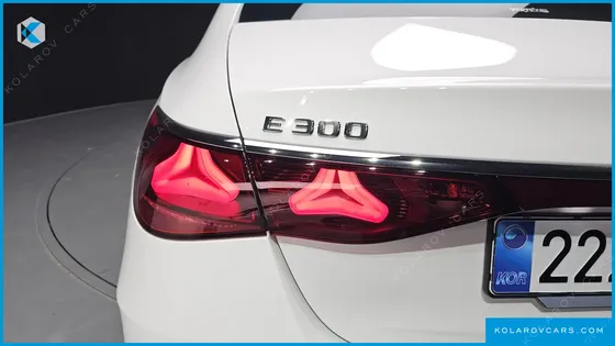 MERCEDES E-CLASS E300 4MATIC AMG LINE