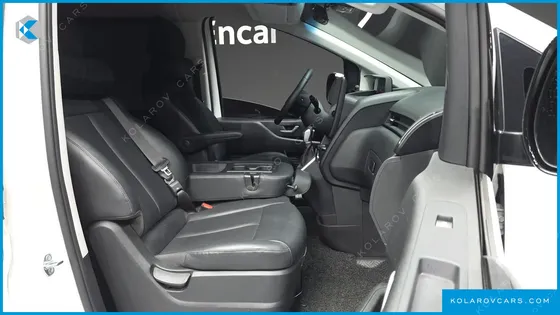 HYUNDAI STARIA TOURER 9-SEATER