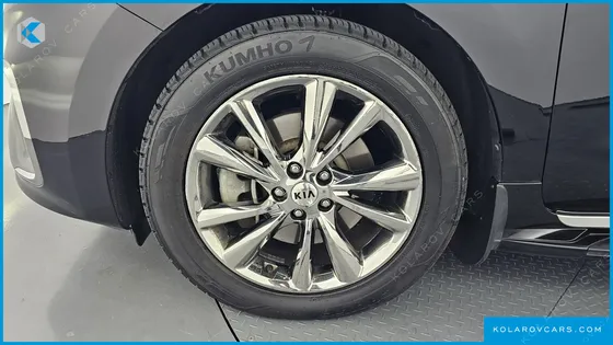 KIA CARNIVAL 9-SEATER NOBLESSE SPECIAL