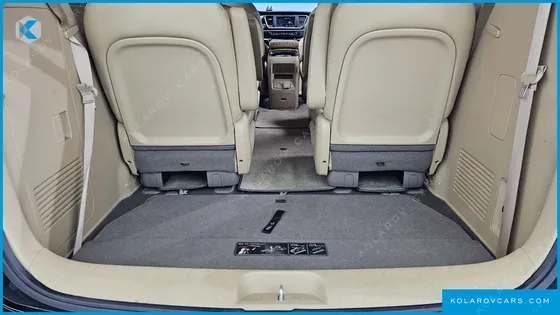 KIA CARNIVAL 9-SEATER NOBLESSE SPECIAL