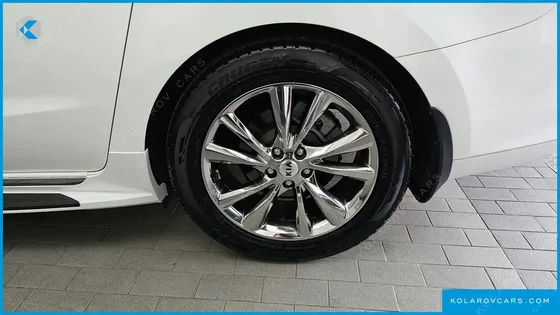 KIA CARNIVAL GASOLINE 9-SEATER NOBLESSE SPECIAL